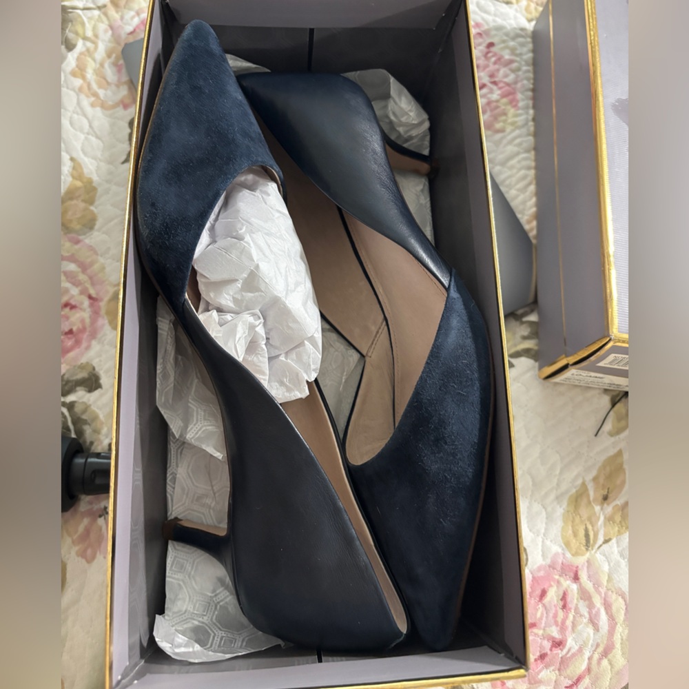 Louise et Cie Elegant Stunning Navy Heels